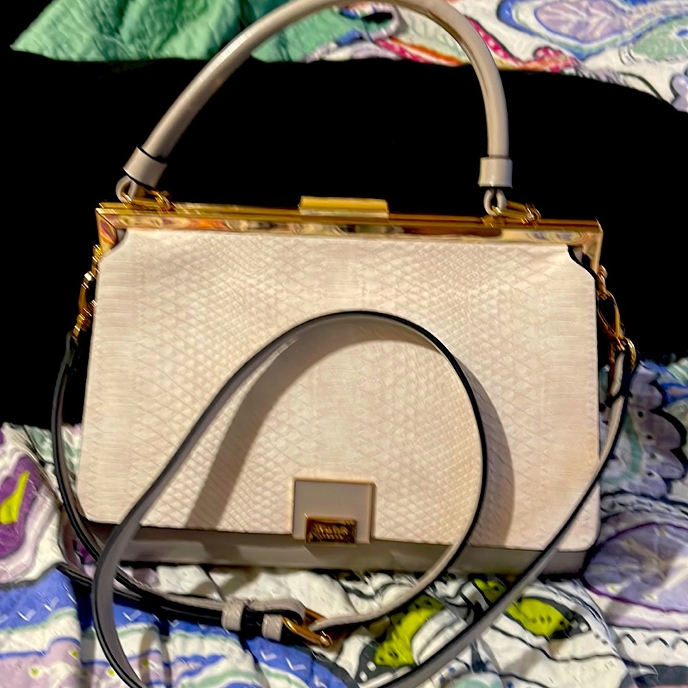 New Dune London purse or crossbody purse. Whichever way u want to wear it.